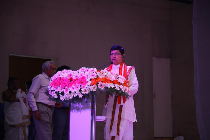 Sri Mulugu Ramalingeshwara Varaprasad Siddhanti was honoured with Jyotishyasastra Vignana Visharadha at Tummalapalli Kalakshetram, Vijayawada (201)